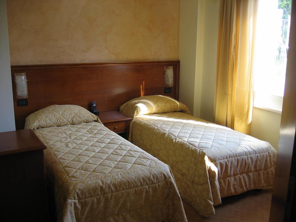 Albergo Ristorante Montebaldo Limone sul Garda Chambre photo